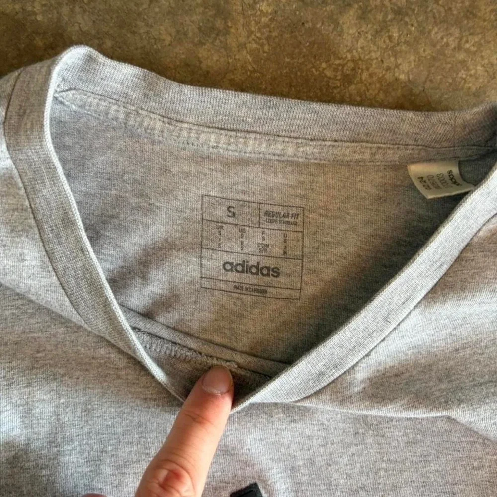 2000s adidas center logo tee